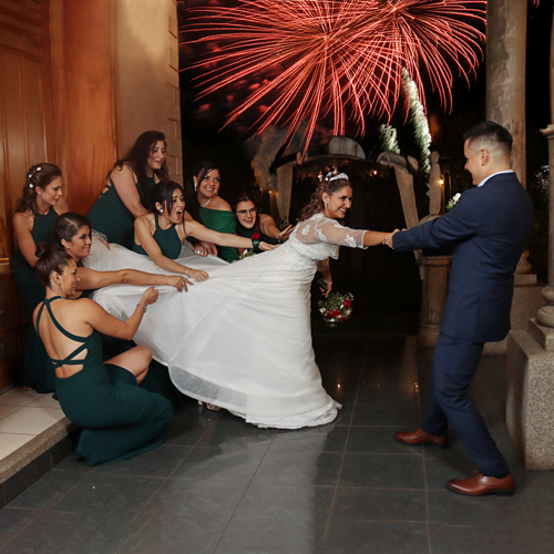 Damas secuestrando a la Novia