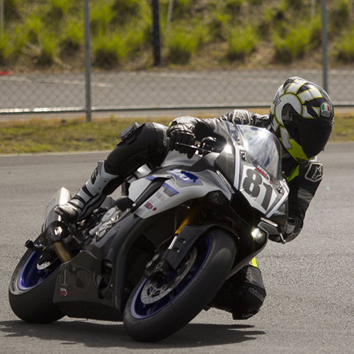 Motociclista en las clasificatorias de La Guácima, Costa Rica