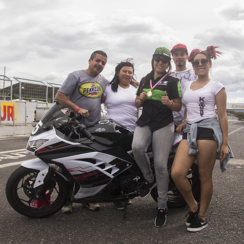 Motociclista en las clasificatorias de La Guácima, Costa Rica